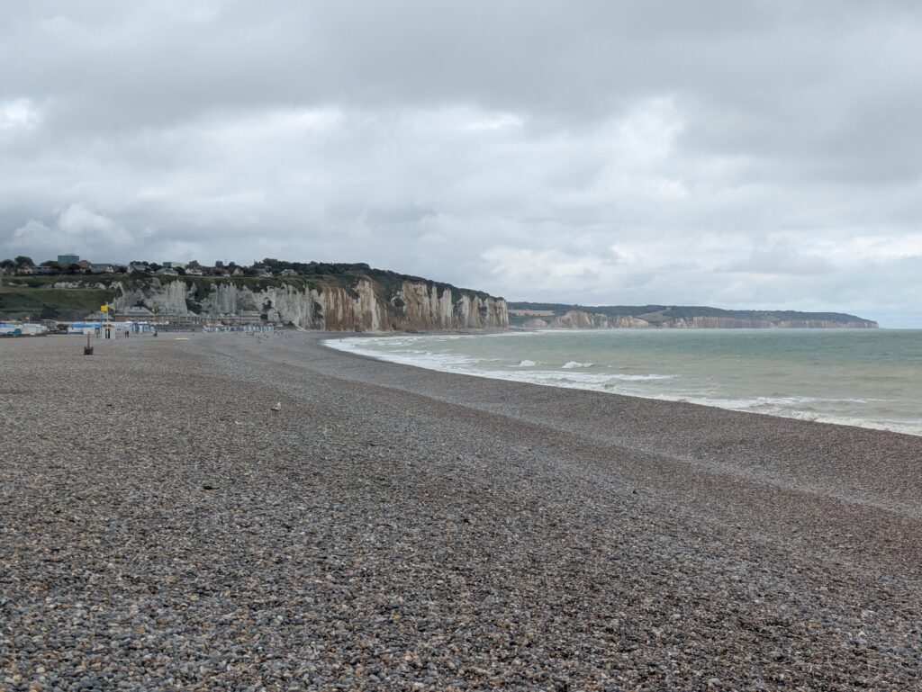 Plage de Dieppe, vers l'Ouest de la Cote d'Albâtre