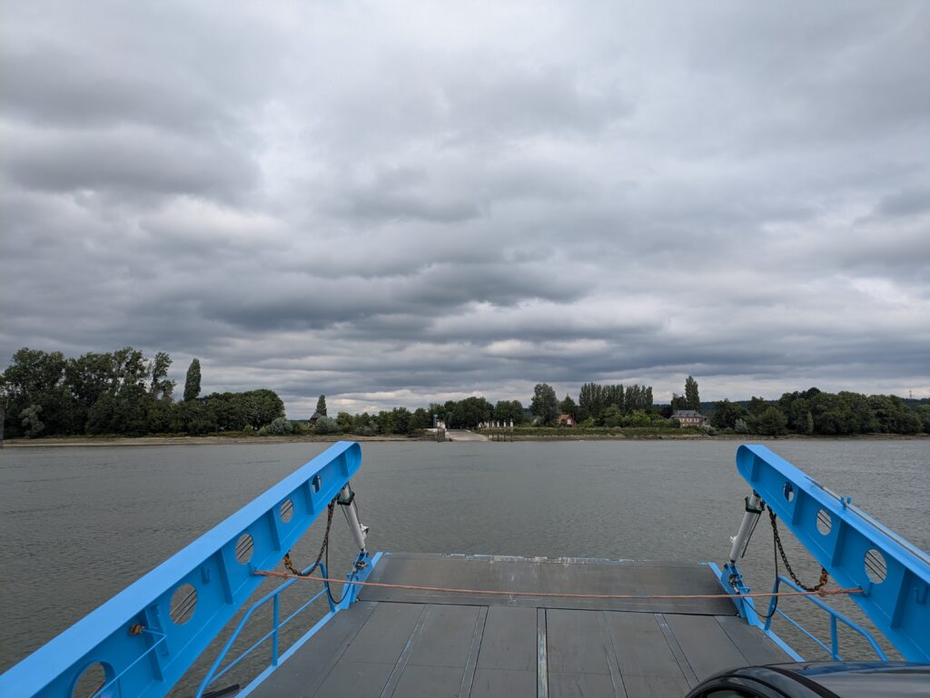 Vue du bac sur la rive gauche de la Seine